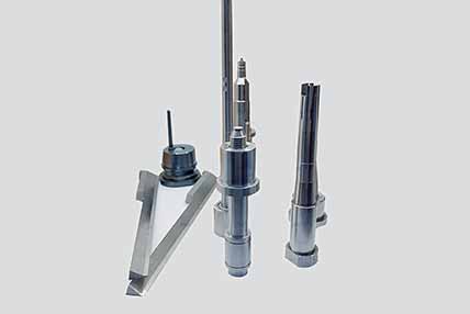 What should be noted in the process flow of precision mold processing for hardware?